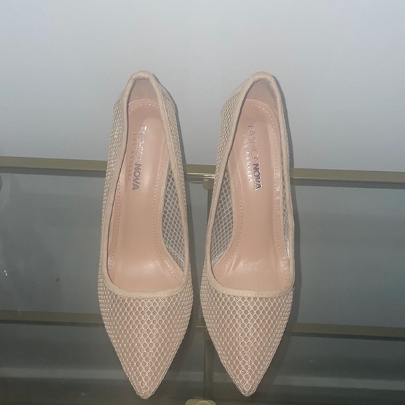Fishnet Pumps - Picture 6 of 9